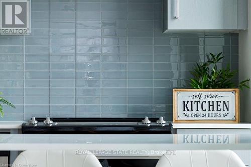 2302 - 15 Queen Street S, Hamilton, ON - Indoor Photo Showing Kitchen