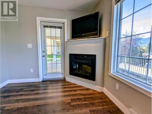 5052 Riverview  Road Unit# 4001A, Fairmont Hot Springs, BC - Indoor Photo Showing Living Room With Fireplace