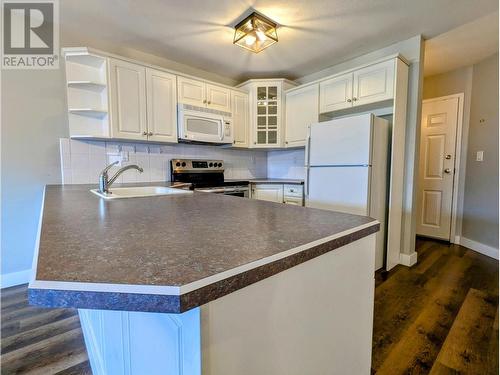 5052 Riverview  Road Unit# 4001A, Fairmont Hot Springs, BC - Indoor Photo Showing Kitchen