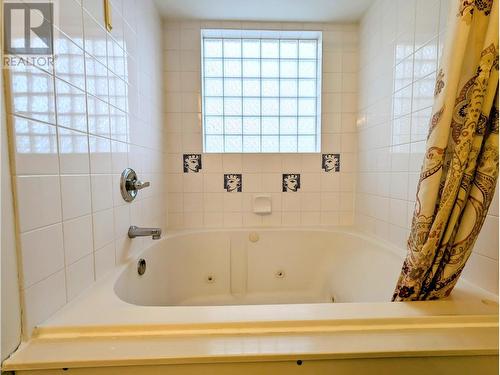 5052 Riverview  Road Unit# 4001A, Fairmont Hot Springs, BC - Indoor Photo Showing Bathroom