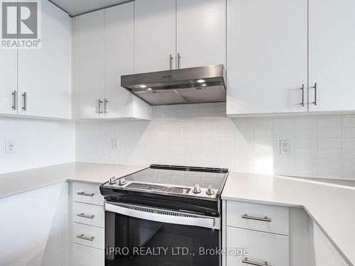 821 - 3200 William Coltson Avenue, Oakville, ON - Indoor Photo Showing Kitchen