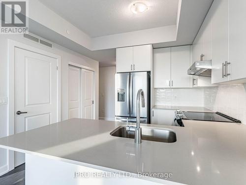 821 - 3200 William Coltson Avenue, Oakville, ON - Indoor Photo Showing Kitchen