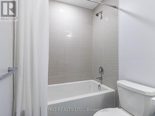 821 - 3200 William Coltson Avenue, Oakville, ON - Indoor Photo Showing Bathroom