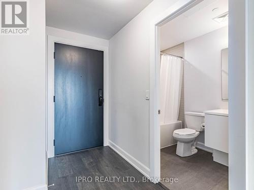 821 - 3200 William Coltson Avenue, Oakville, ON - Indoor Photo Showing Bathroom