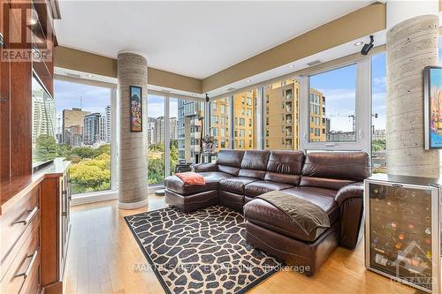 901 - 200 Lett Street, West Centre Town (4204 - West Centre Town), ON - Indoor Photo Showing Living Room