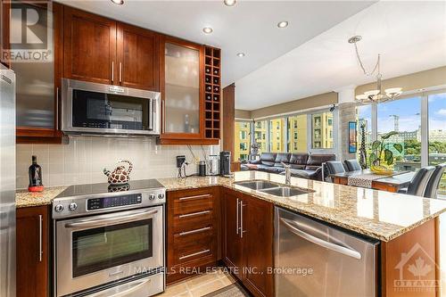 901 - 200 Lett Street, West Centre Town (4204 - West Centre Town), ON - Indoor Photo Showing Kitchen With Double Sink With Upgraded Kitchen