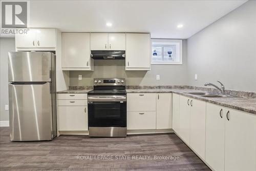 584 East 27Th Street, Hamilton, ON - Indoor Photo Showing Kitchen With Double Sink