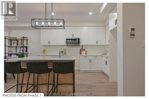 6681 Hayward Drive, London, ON - Indoor Photo Showing Kitchen