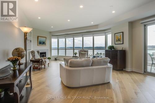 1011 - 2 Toronto Street S, Barrie, ON - Indoor Photo Showing Living Room