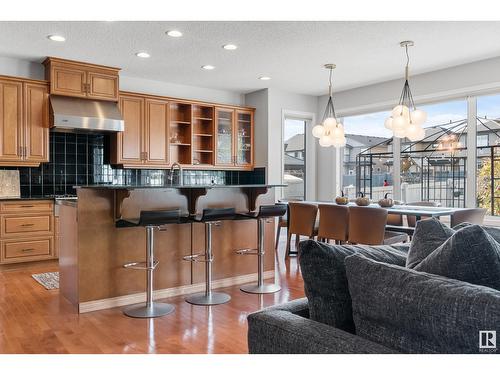 1169 Goodwin Circle Ci Nw, Edmonton, AB - Indoor Photo Showing Kitchen