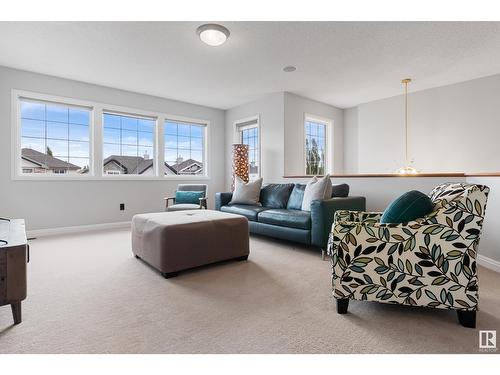 1169 Goodwin Circle Ci Nw, Edmonton, AB - Indoor Photo Showing Living Room