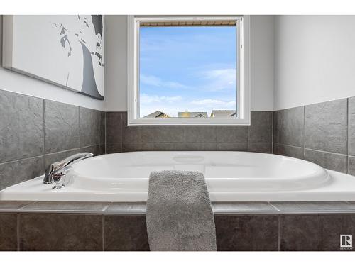 1169 Goodwin Circle Ci Nw, Edmonton, AB - Indoor Photo Showing Bathroom