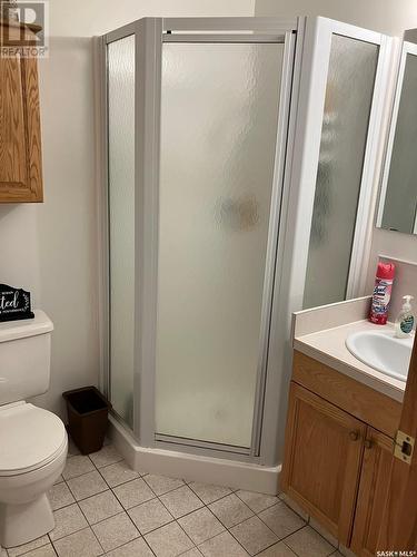 324 5Th Street N, Nipawin, SK - Indoor Photo Showing Bathroom