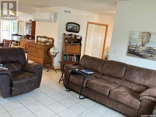 324 5Th Street N, Nipawin, SK - Indoor Photo Showing Living Room