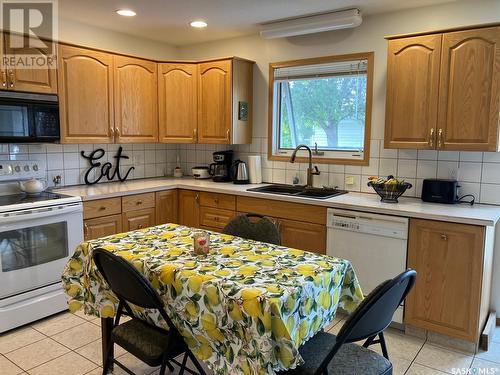 324 5Th Street N, Nipawin, SK - Indoor Photo Showing Kitchen With Double Sink