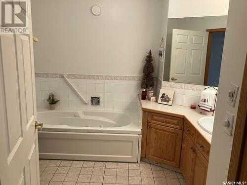 324 5Th Street N, Nipawin, SK - Indoor Photo Showing Bathroom