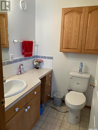 324 5Th Street N, Nipawin, SK - Indoor Photo Showing Bathroom