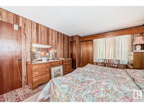 4422 Ada Bv Nw, Edmonton, AB - Indoor Photo Showing Bedroom