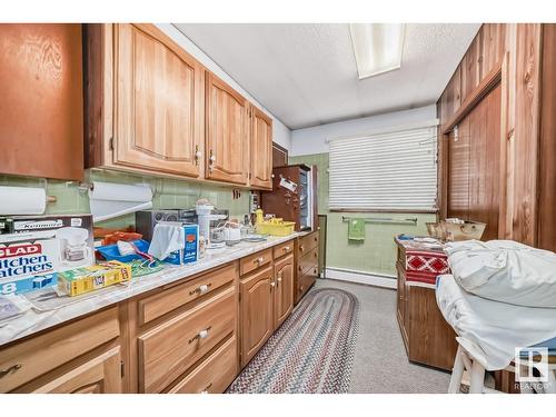 4422 Ada Bv Nw, Edmonton, AB - Indoor Photo Showing Kitchen