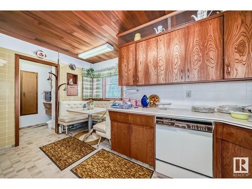 4422 Ada Bv Nw, Edmonton, AB - Indoor Photo Showing Kitchen