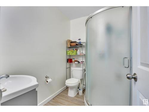 4624 13 Av Nw, Edmonton, AB - Indoor Photo Showing Bathroom