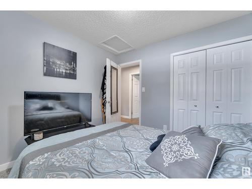 4624 13 Av Nw, Edmonton, AB - Indoor Photo Showing Bedroom