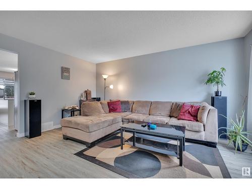 4624 13 Av Nw, Edmonton, AB - Indoor Photo Showing Living Room