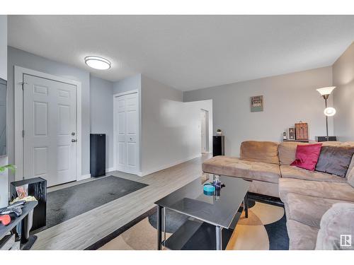 4624 13 Av Nw, Edmonton, AB - Indoor Photo Showing Living Room