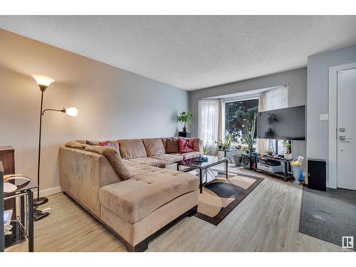 4624 13 Av Nw, Edmonton, AB - Indoor Photo Showing Living Room