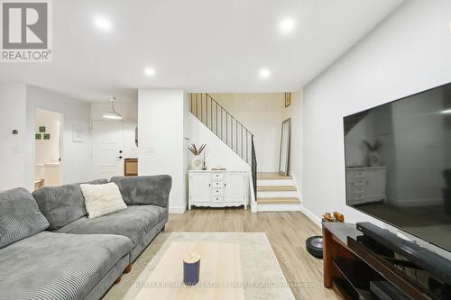 237 - 3025 The Credit Woodlands Drive, Mississauga, ON - Indoor Photo Showing Living Room