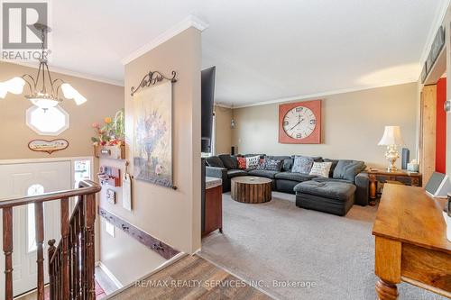 6 Ridgeview Drive, Scugog, ON - Indoor Photo Showing Living Room