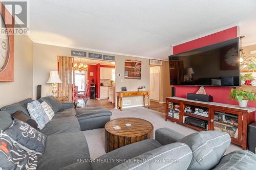 6 Ridgeview Drive, Scugog, ON - Indoor Photo Showing Living Room