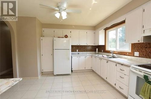 1648 Hwy 56, Hamilton, ON - Indoor Photo Showing Kitchen With Double Sink