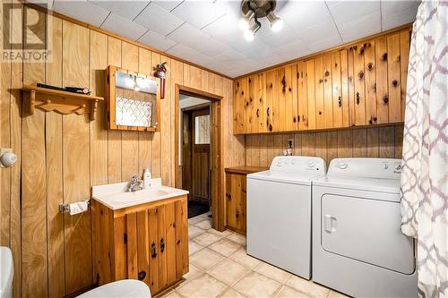 1128 Drummond Concession 9A Road, Perth, ON - Indoor Photo Showing Laundry Room