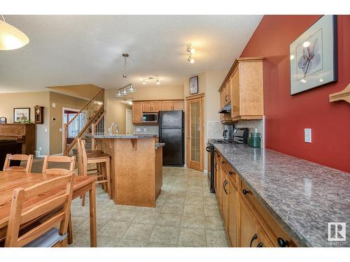 16532 61 St Nw, Edmonton, AB - Indoor Photo Showing Kitchen