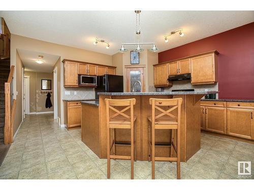 16532 61 St Nw, Edmonton, AB - Indoor Photo Showing Kitchen