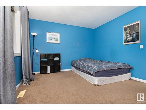 16532 61 St Nw, Edmonton, AB - Indoor Photo Showing Bedroom