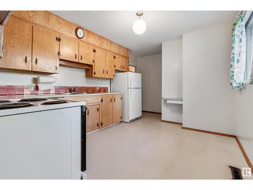 16102 87A Av Nw, Edmonton, AB - Indoor Photo Showing Kitchen