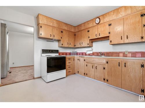 16102 87A Av Nw, Edmonton, AB - Indoor Photo Showing Kitchen