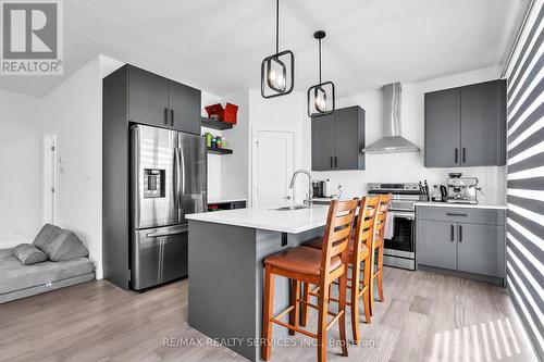 88 Poole Crescent, Middlesex Centre, ON - Indoor Photo Showing Kitchen With Upgraded Kitchen