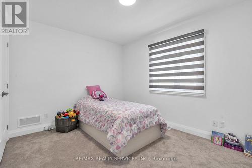 88 Poole Crescent, Middlesex Centre, ON - Indoor Photo Showing Bedroom