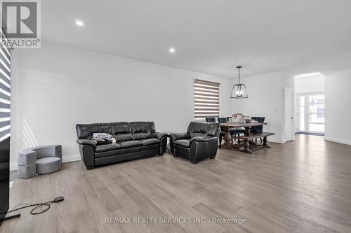 88 Poole Crescent, Middlesex Centre, ON - Indoor Photo Showing Living Room