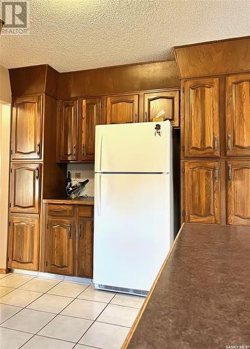 423 Whiteshore Court, Saskatoon, SK - Indoor Photo Showing Kitchen