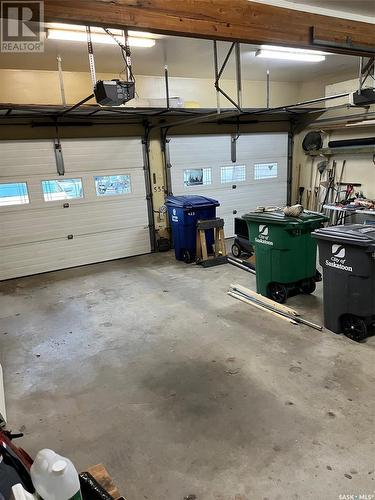 423 Whiteshore Court, Saskatoon, SK - Indoor Photo Showing Garage