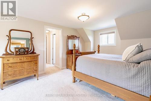 5827 7Th Line, New Tecumseth, ON - Indoor Photo Showing Bedroom