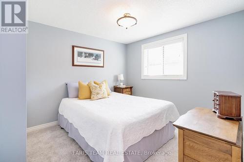 5827 7Th Line, New Tecumseth, ON - Indoor Photo Showing Bedroom