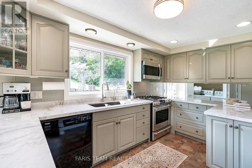 5827 7Th Line, New Tecumseth, ON - Indoor Photo Showing Kitchen With Double Sink