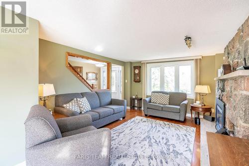 5827 7Th Line, New Tecumseth, ON - Indoor Photo Showing Living Room