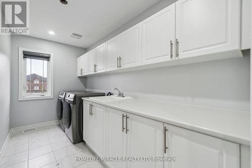 811 Green Street, Innisfil, ON - Indoor Photo Showing Laundry Room