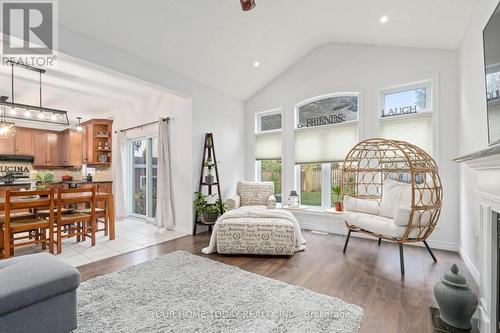 9 Rennie Street, Halton Hills, ON - Indoor Photo Showing Living Room